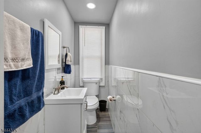 12 Maple St, Garfield City, NJ 07026