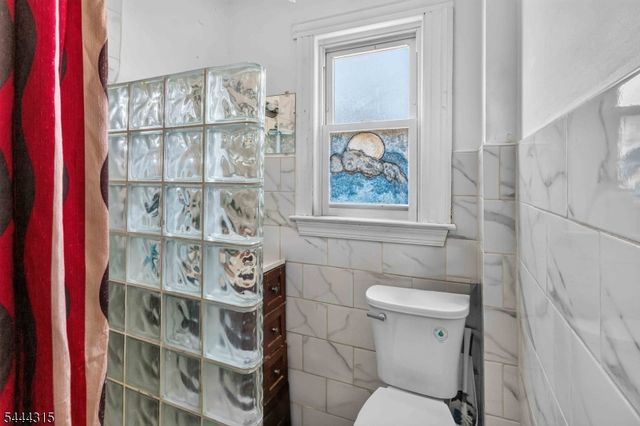 12 Maple St, Garfield City, NJ 07026