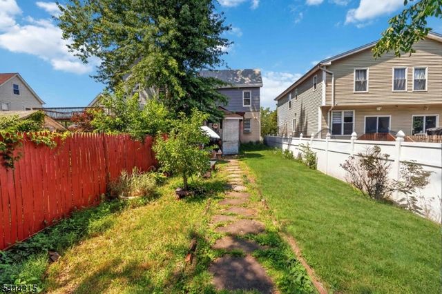 12 Maple St, Garfield City, NJ 07026