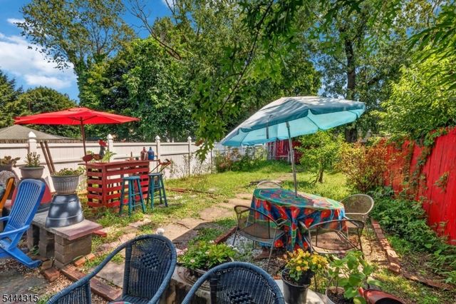 12 Maple St, Garfield City, NJ 07026