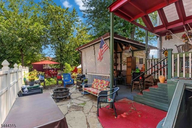 12 Maple St, Garfield City, NJ 07026