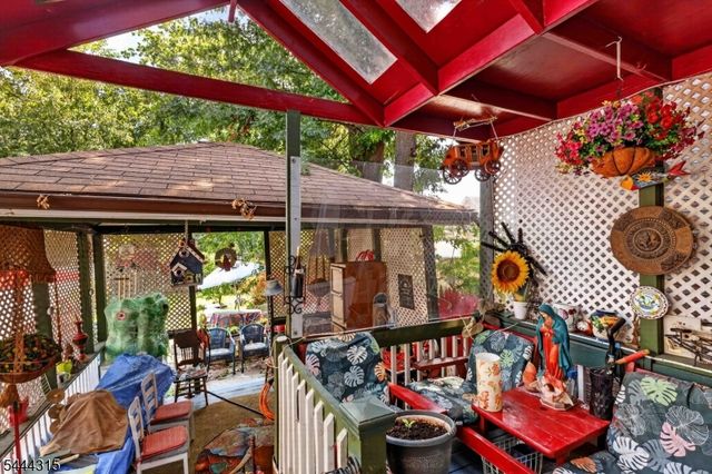 12 Maple St, Garfield City, NJ 07026