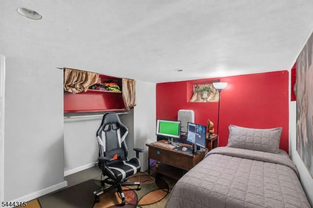 12 Maple St, Garfield City, NJ 07026
