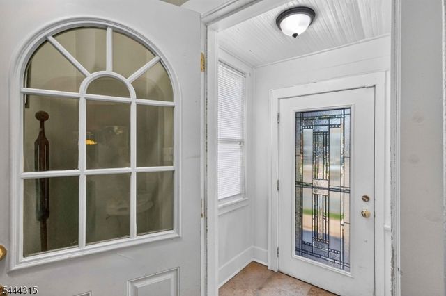 12 Maple St, Garfield City, NJ 07026