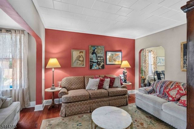12 Maple St, Garfield City, NJ 07026