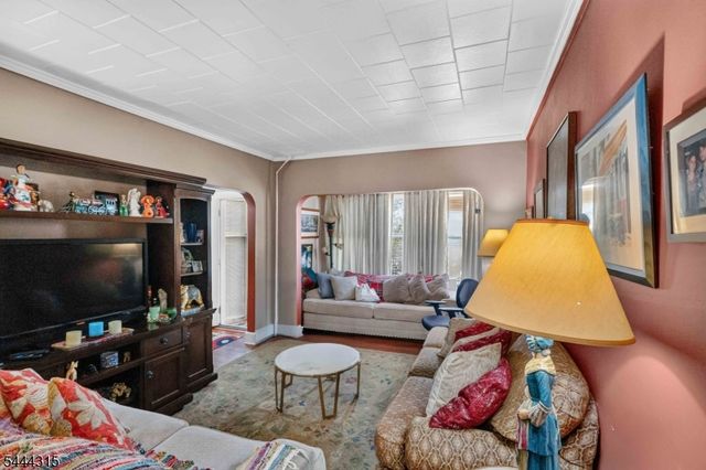 12 Maple St, Garfield City, NJ 07026