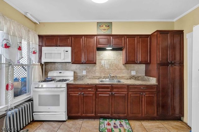 12 Maple St, Garfield City, NJ 07026
