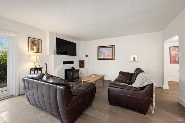 1979 Ludwig Ave, Santa Rosa, CA 95407