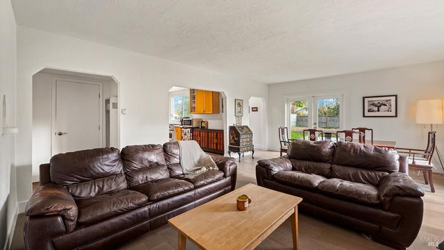 1979 Ludwig Ave, Santa Rosa, CA 95407