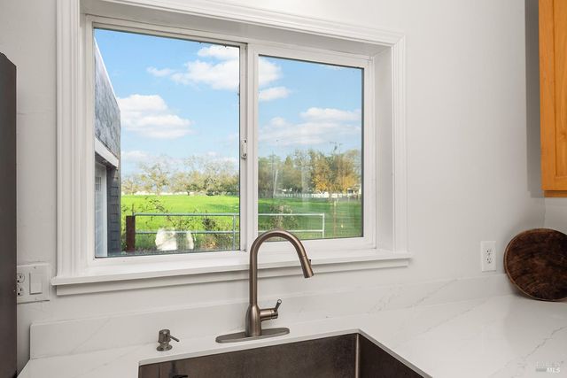 1979 Ludwig Ave, Santa Rosa, CA 95407