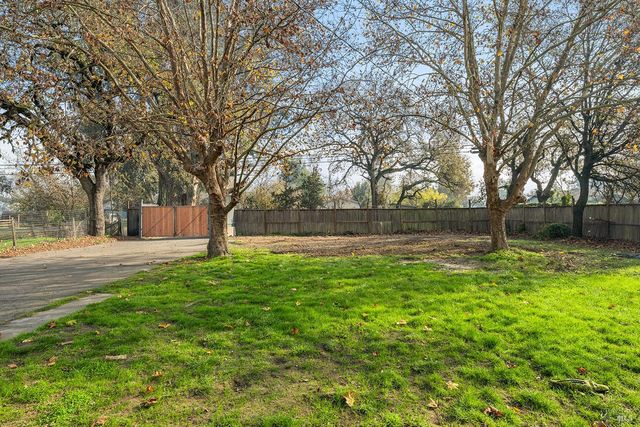 1979 Ludwig Ave, Santa Rosa, CA 95407