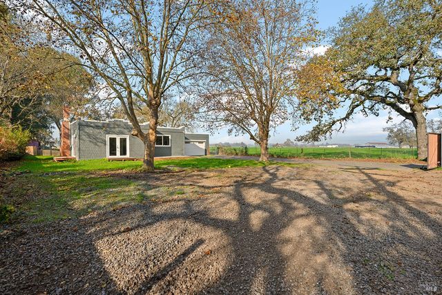 1979 Ludwig Ave, Santa Rosa, CA 95407