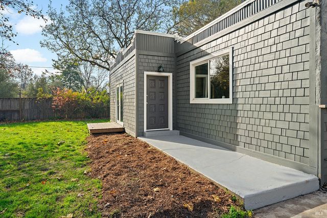 1979 Ludwig Ave, Santa Rosa, CA 95407