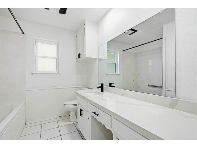 2108 Guinevere Street, Arlington, TX 76014