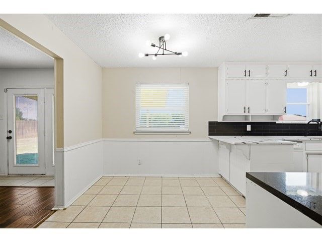 2108 Guinevere Street, Arlington, TX 76014