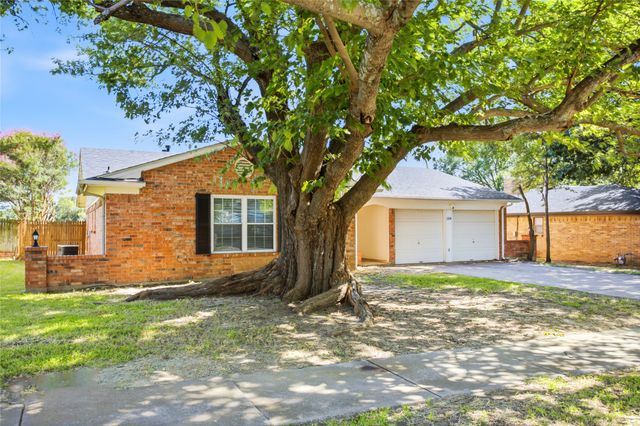2108 Guinevere Street, Arlington, TX 76014