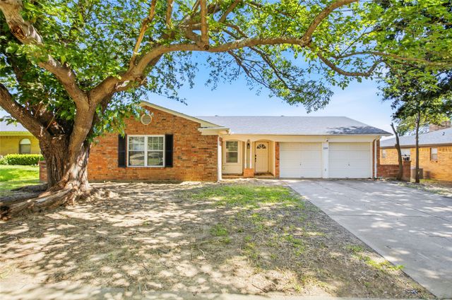 2108 Guinevere Street, Arlington, TX 76014