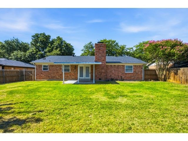 2108 Guinevere Street, Arlington, TX 76014