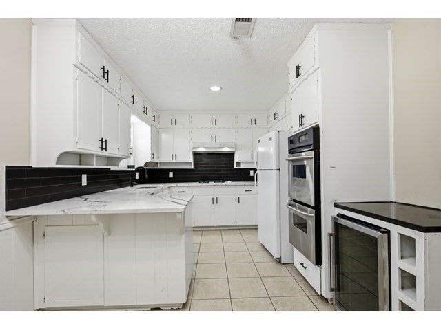 2108 Guinevere Street, Arlington, TX 76014