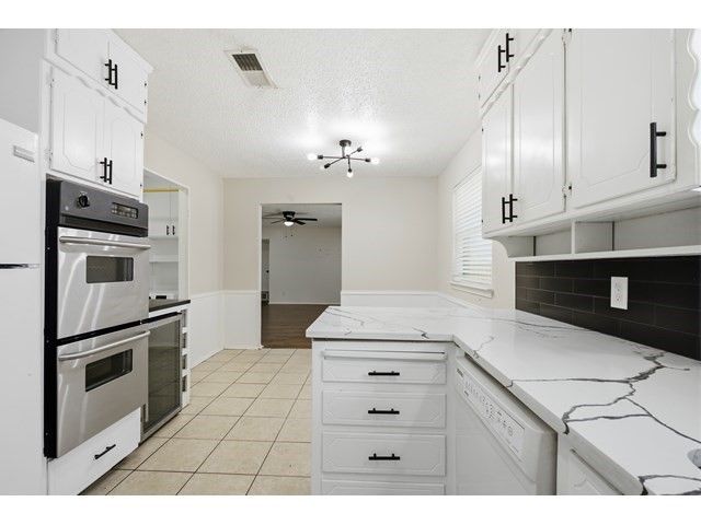 2108 Guinevere Street, Arlington, TX 76014