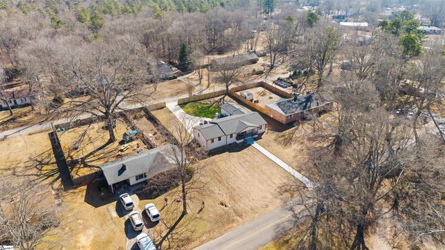 204 Woodfield Avenue, Fountain Inn, SC 29644