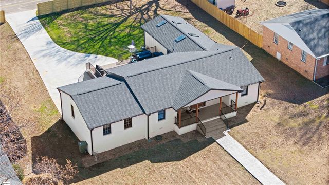 204 Woodfield Avenue, Fountain Inn, SC 29644