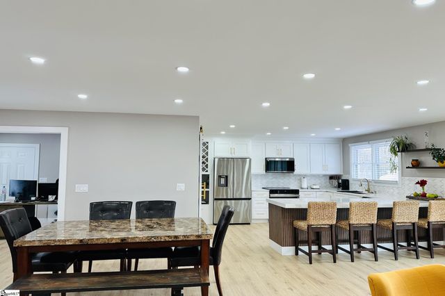 204 Woodfield Avenue, Fountain Inn, SC 29644