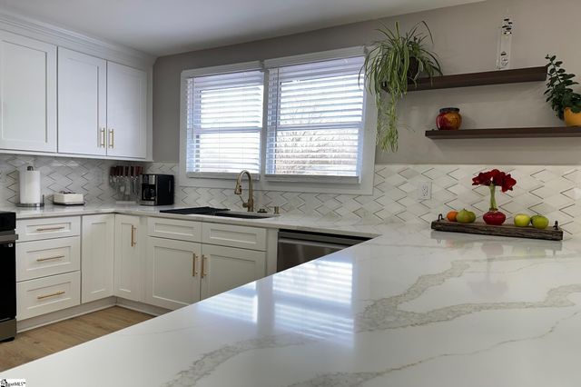 204 Woodfield Avenue, Fountain Inn, SC 29644