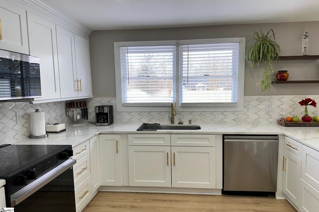 204 Woodfield Avenue, Fountain Inn, SC 29644