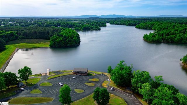 322 Cane Pole Walk, Inman, SC 29349