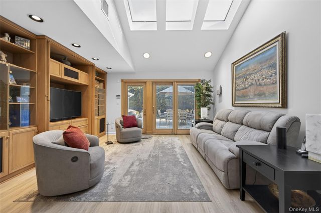 37 Shelter Lane, Roslyn Heights, NY 11577