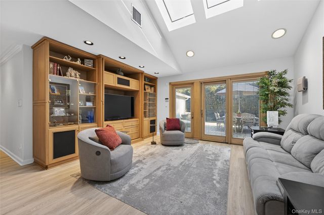 37 Shelter Lane, Roslyn Heights, NY 11577