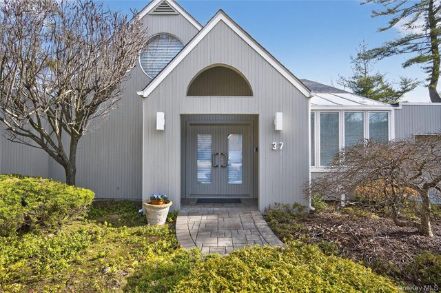 37 Shelter Lane, Roslyn Heights, NY 11577