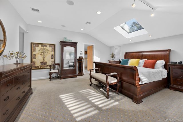 37 Shelter Lane, Roslyn Heights, NY 11577