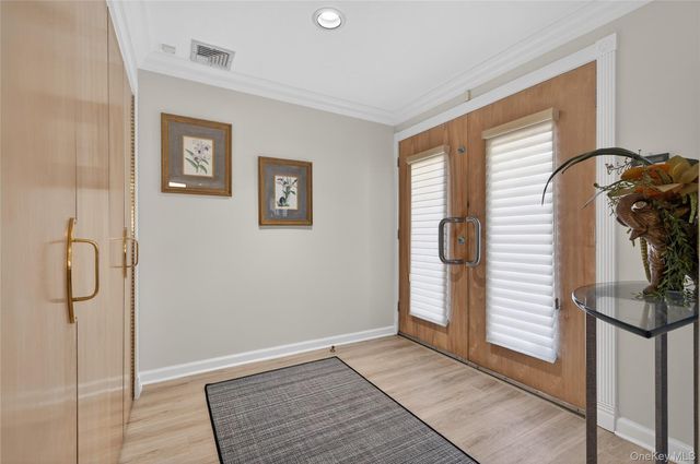 37 Shelter Lane, Roslyn Heights, NY 11577