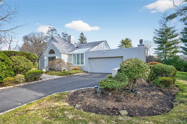 37 Shelter Lane, Roslyn Heights, NY 11577