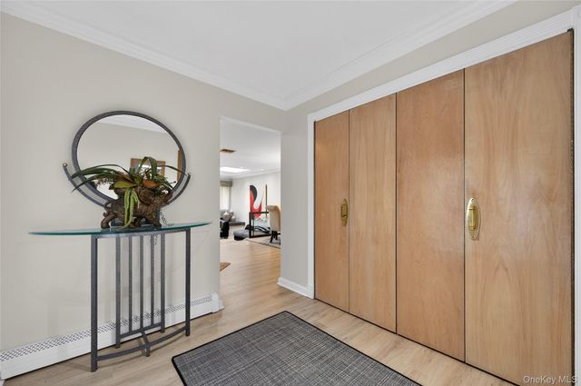 37 Shelter Lane, Roslyn Heights, NY 11577