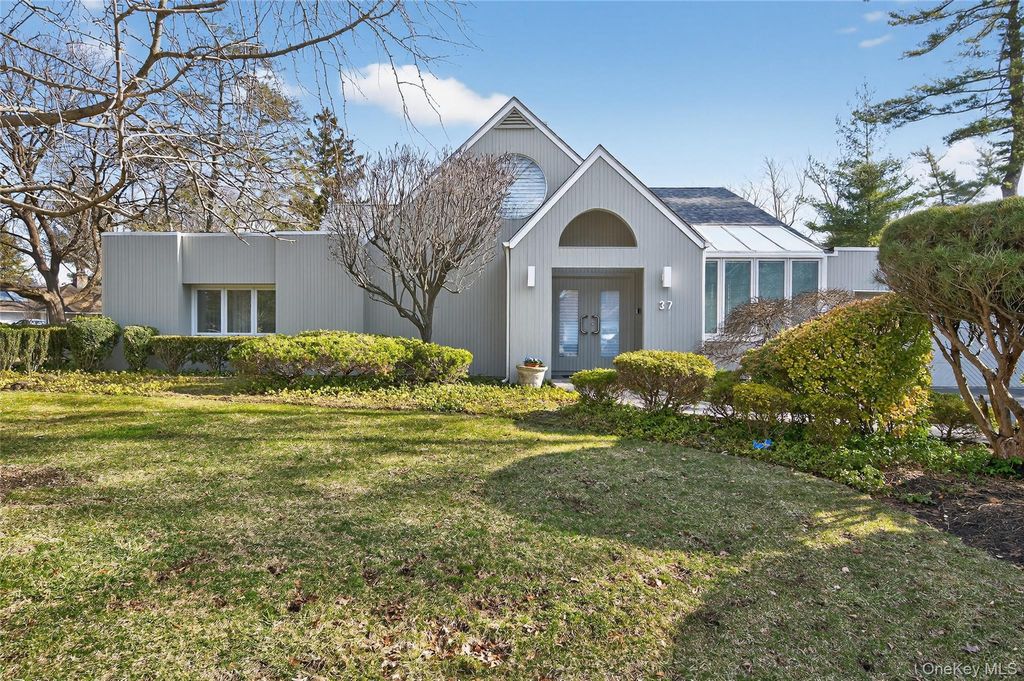 37 Shelter Lane, Roslyn Heights, NY 11577