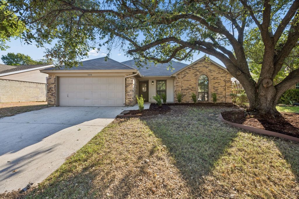 7208 Meadowbrook Drive, Watauga, TX 76148 — exterior