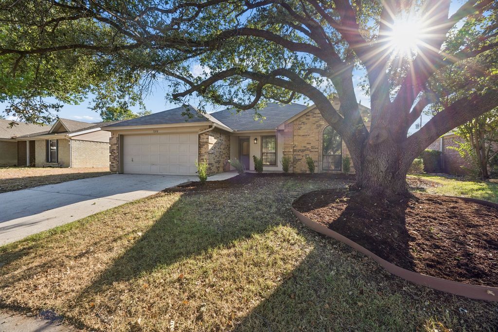 7208 Meadowbrook Drive, Watauga, TX 76148 — photo 2