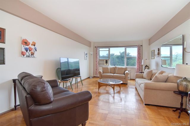 900 Palmer Road 7D, Bronxville, NY 10708
