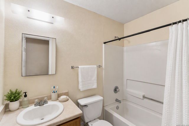 6815 KNIGHTS HVN, Live Oak, TX 78233