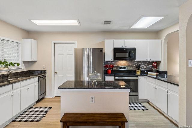 6815 KNIGHTS HVN, Live Oak, TX 78233