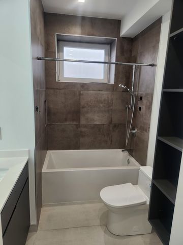 2202 W Race Avenue 2E, Chicago, IL 60612