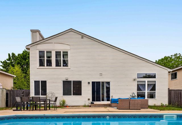 1675 Napa Drive, Gurnee, IL 60031