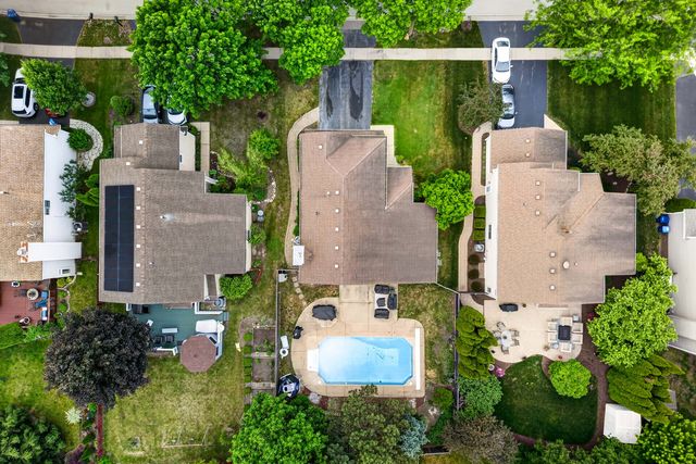 1675 Napa Drive, Gurnee, IL 60031