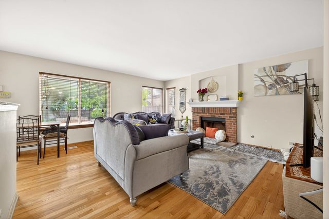 1675 Napa Drive, Gurnee, IL 60031