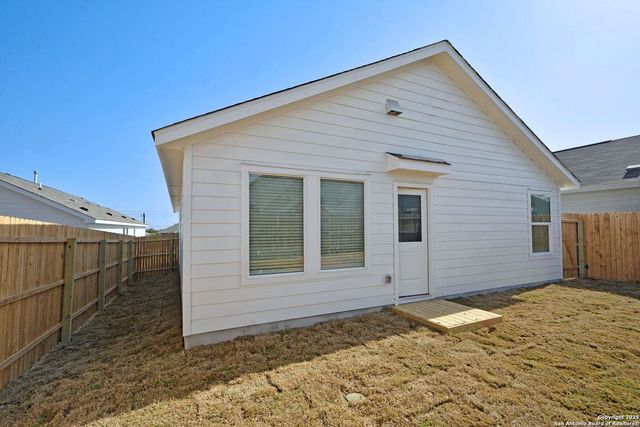 206 Charles Way, Marion, TX 78124