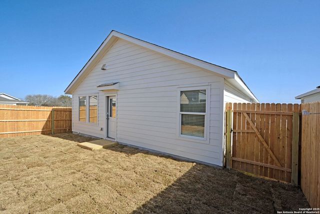 206 Charles Way, Marion, TX 78124