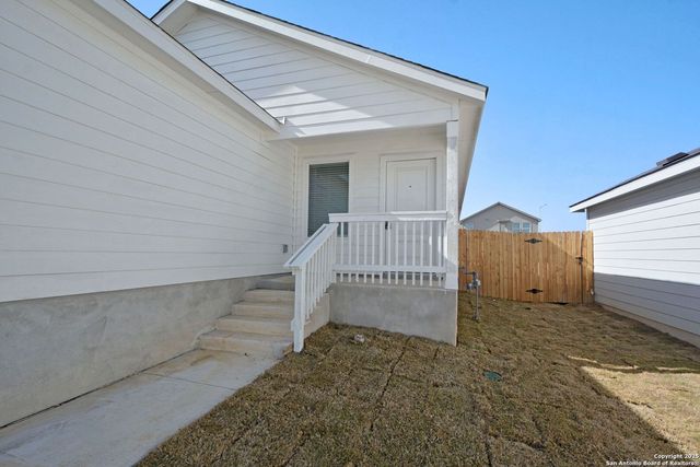 206 Charles Way, Marion, TX 78124